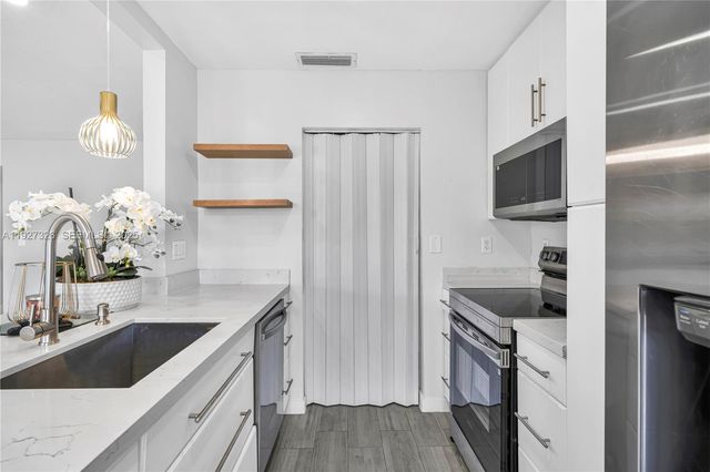 11974 SW 110th St Cir S, Miami, FL 33186