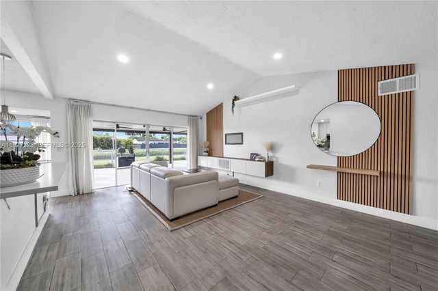 11974 SW 110th St Cir S, Miami, FL 33186