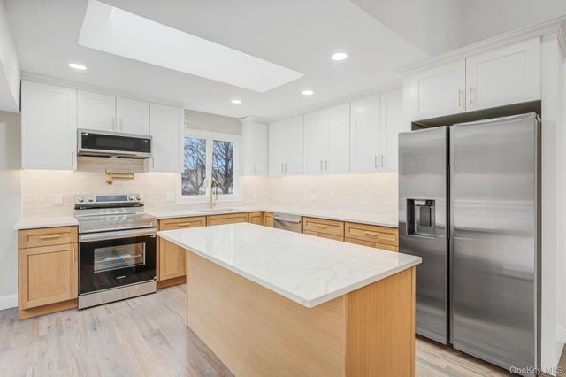 12 Crabapple Lane, Commack, NY 11725