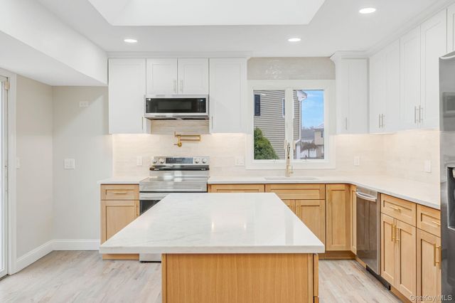 12 Crabapple Lane, Commack, NY 11725