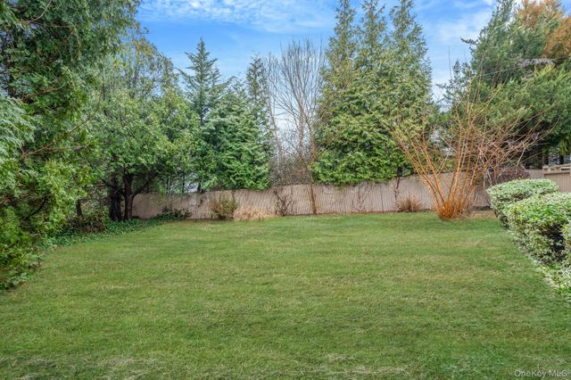 12 Crabapple Lane, Commack, NY 11725