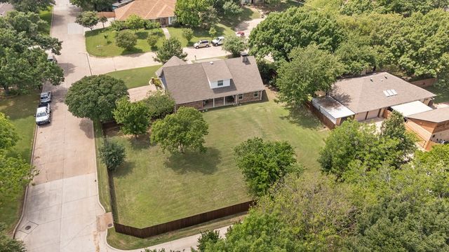 1602 Lancelot Circle, Grand Prairie, TX 75050