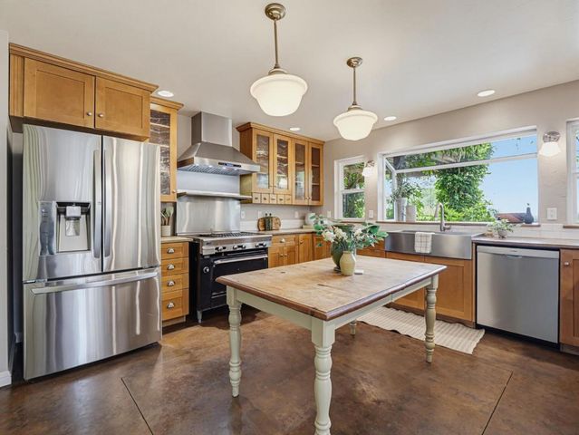 700 Meadowridge Road, Watsonville, CA 95076