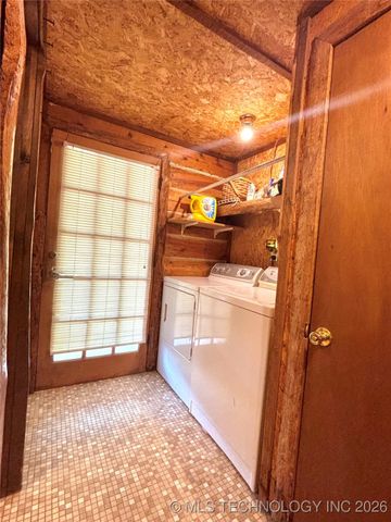 21170 S 270 Road, Morris, OK 74445