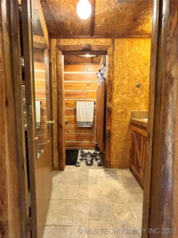 21170 S 270 Road, Morris, OK 74445