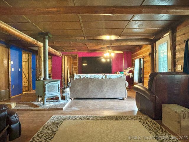 21170 S 270 Road, Morris, OK 74445