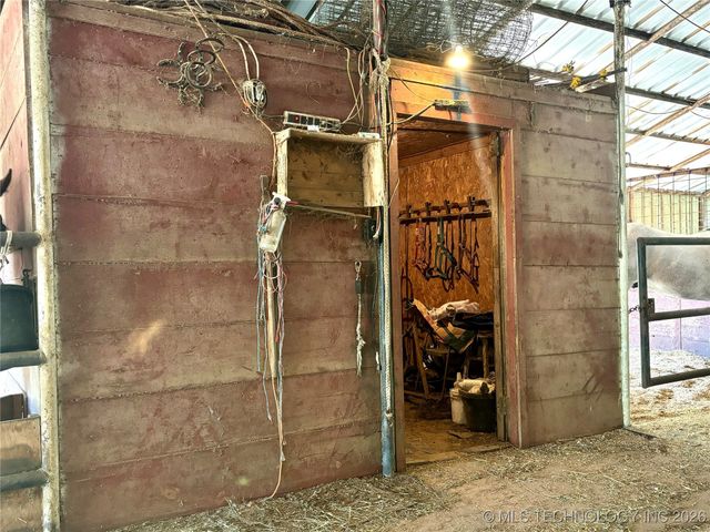 21170 S 270 Road, Morris, OK 74445