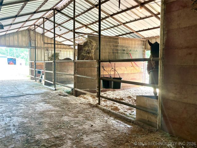 21170 S 270 Road, Morris, OK 74445