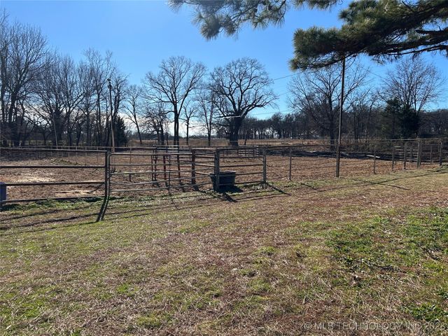 21170 S 270 Road, Morris, OK 74445