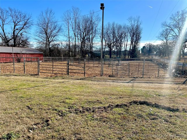 21170 S 270 Road, Morris, OK 74445