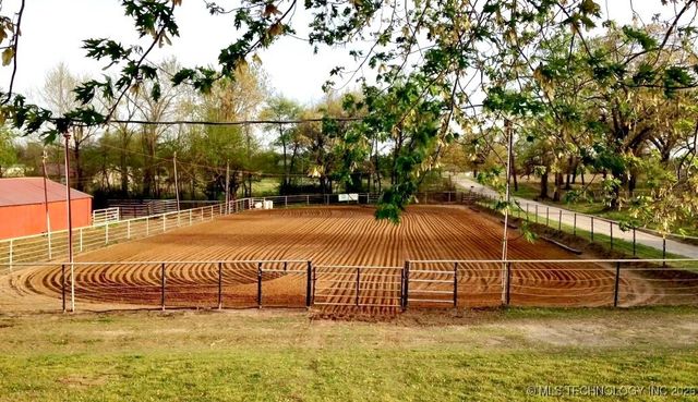 21170 S 270 Road, Morris, OK 74445