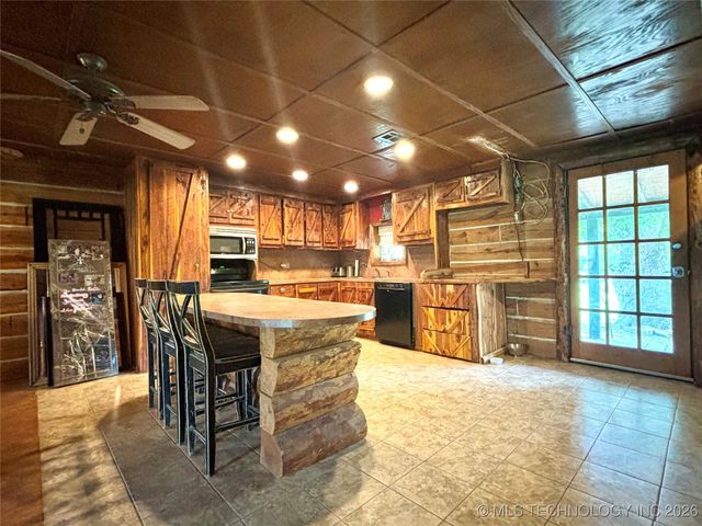 21170 S 270 Road, Morris, OK 74445