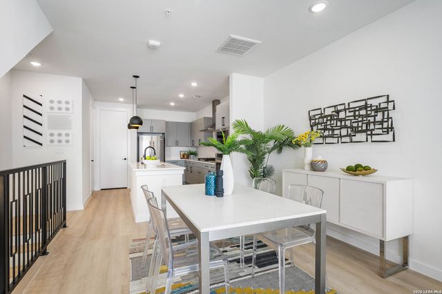 719 E Locust St Unit 2106, San Antonio, TX 78212