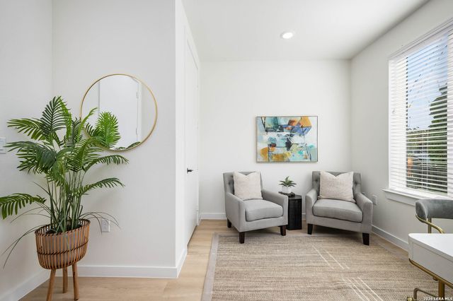 719 E Locust St Unit 2106, San Antonio, TX 78212