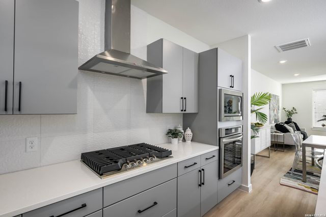 719 E Locust St Unit 2106, San Antonio, TX 78212