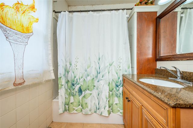 2718 Allison Avenue, Des Moines, IA 50310