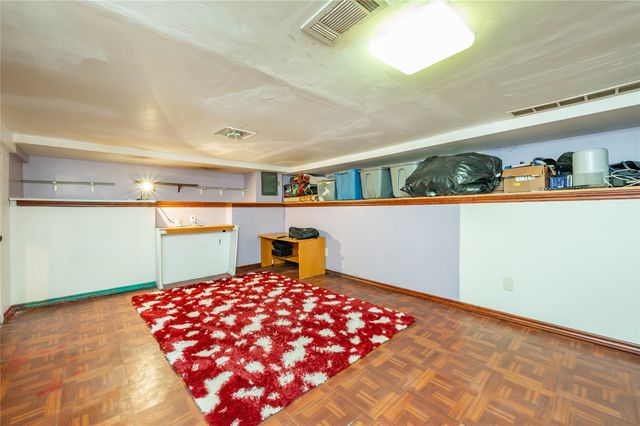 2718 Allison Avenue, Des Moines, IA 50310