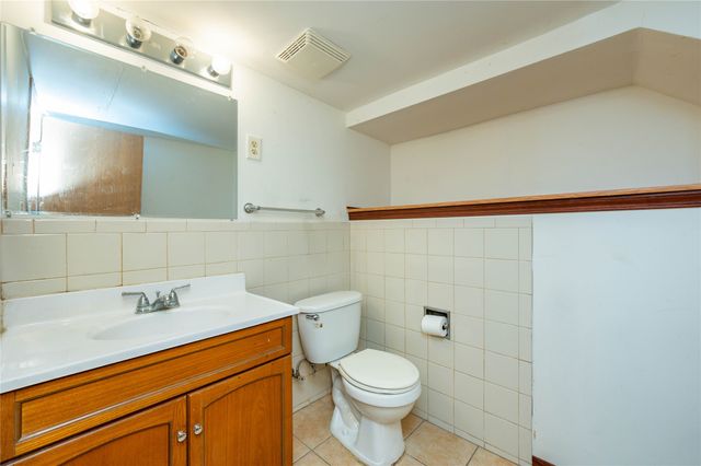 2718 Allison Avenue, Des Moines, IA 50310