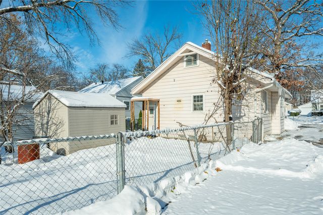 2718 Allison Avenue, Des Moines, IA 50310