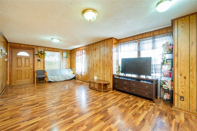 2718 Allison Avenue, Des Moines, IA 50310