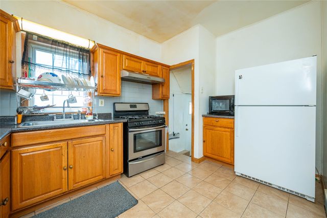 2718 Allison Avenue, Des Moines, IA 50310