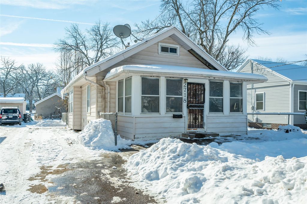2718 Allison Avenue, Des Moines, IA 50310