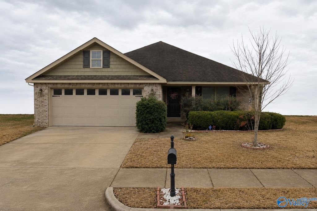 7018 Camrose Lane NW, Huntsville, AL 35806