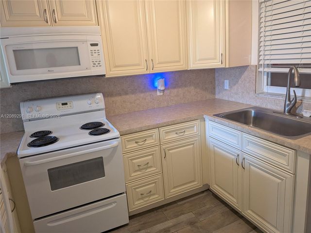 9471 Evergreen Place 106, Davie, FL 33324