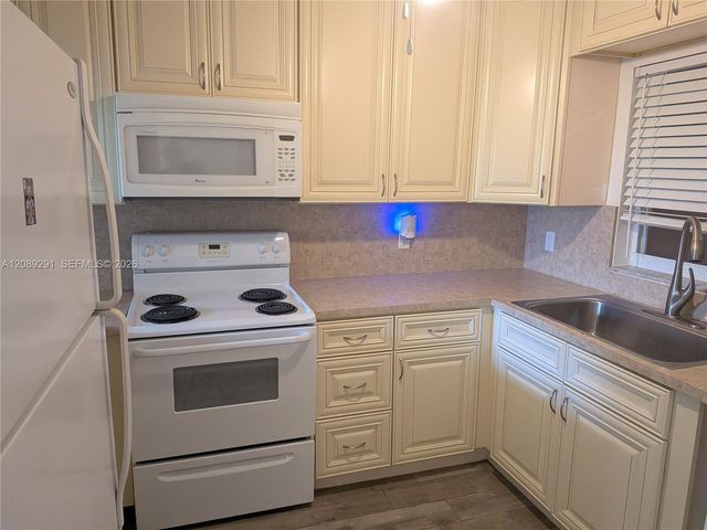 9471 Evergreen Place 106, Davie, FL 33324