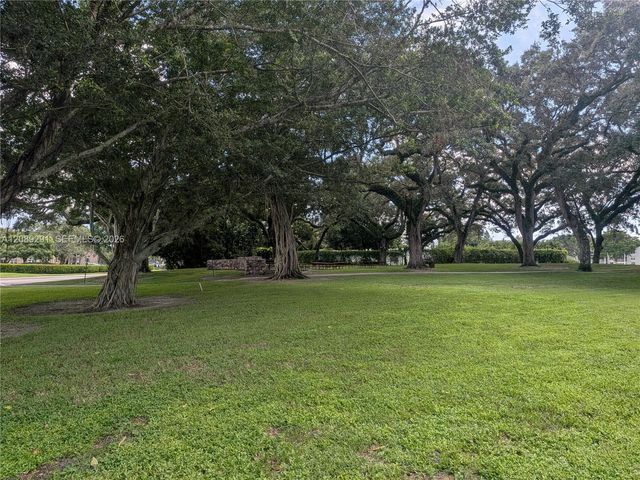 9471 Evergreen Place 106, Davie, FL 33324