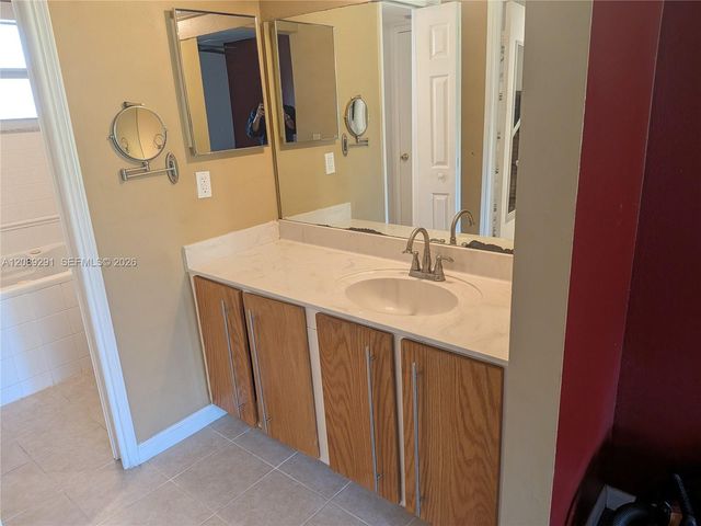 9471 Evergreen Place 106, Davie, FL 33324
