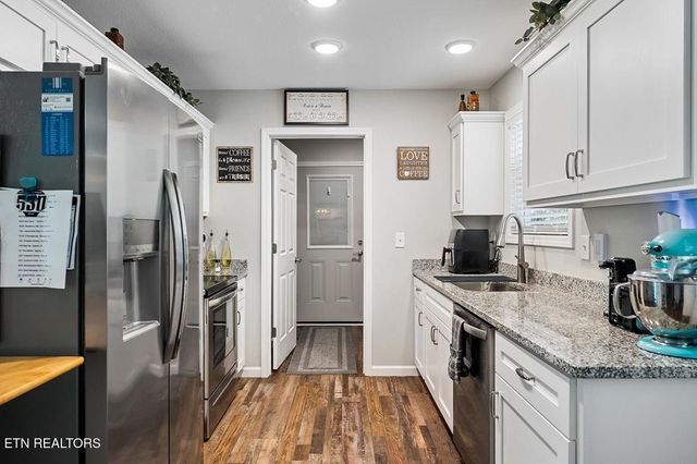 469 Ferry Bend Tr, Crossville, TN 38571