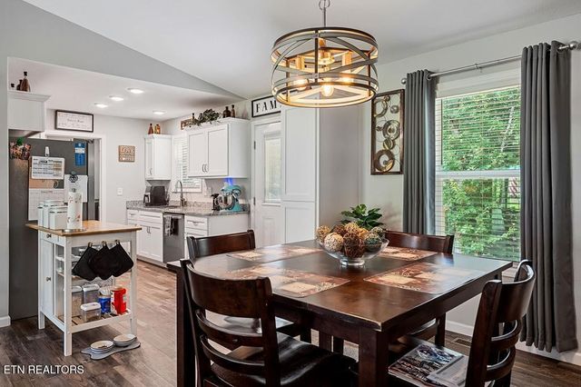 469 Ferry Bend Tr, Crossville, TN 38571