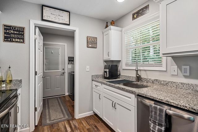 469 Ferry Bend Tr, Crossville, TN 38571