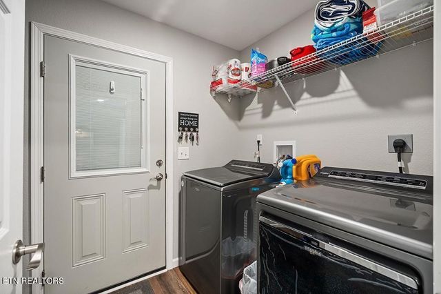 469 Ferry Bend Tr, Crossville, TN 38571