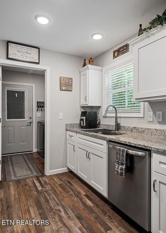 469 Ferry Bend Tr, Crossville, TN 38571