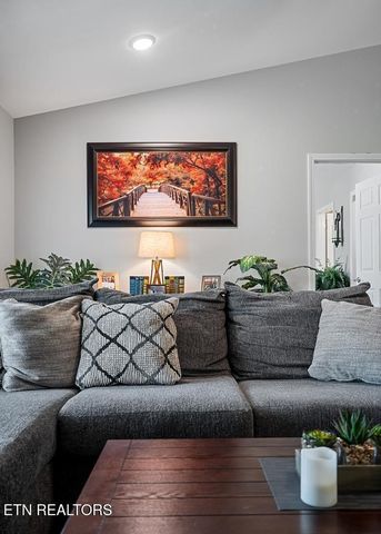 469 Ferry Bend Tr, Crossville, TN 38571