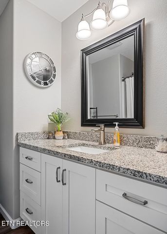 469 Ferry Bend Tr, Crossville, TN 38571