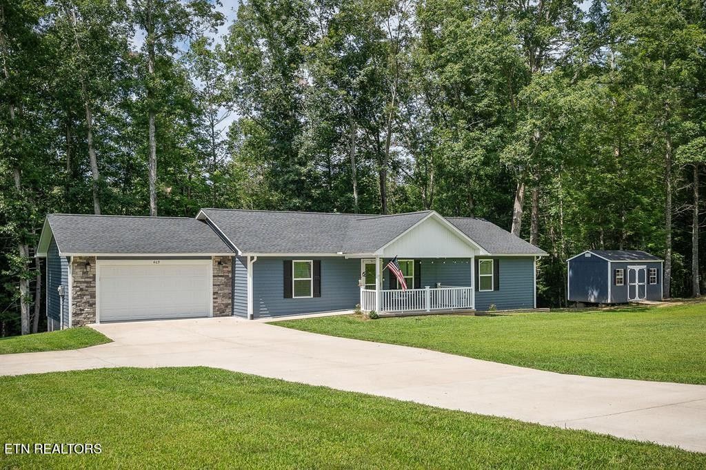 469 Ferry Bend Tr, Crossville, TN 38571