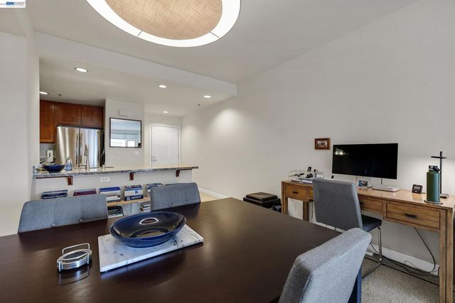 423 423 7Th St 220, Oakland, CA 94607