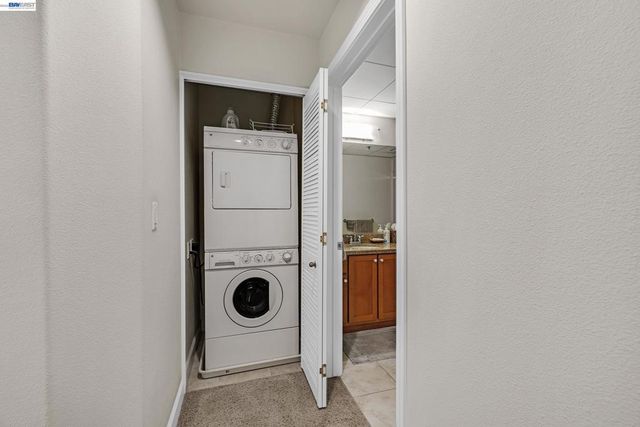 423 423 7Th St 220, Oakland, CA 94607