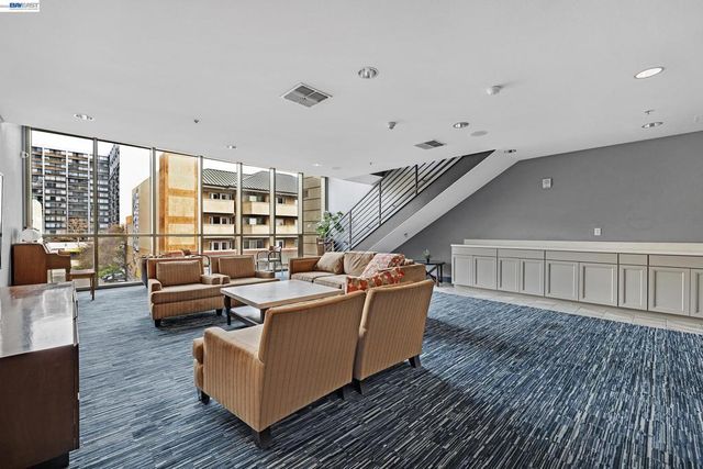 423 423 7Th St 220, Oakland, CA 94607