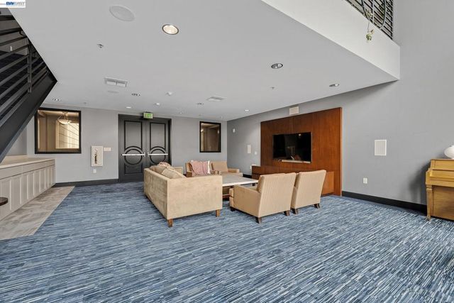 423 423 7Th St 220, Oakland, CA 94607