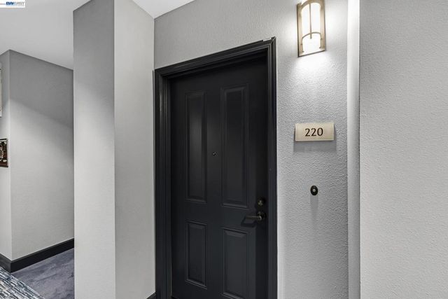 423 423 7Th St 220, Oakland, CA 94607