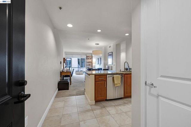 423 423 7Th St 220, Oakland, CA 94607