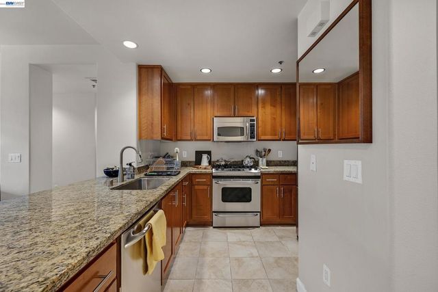 423 423 7Th St 220, Oakland, CA 94607