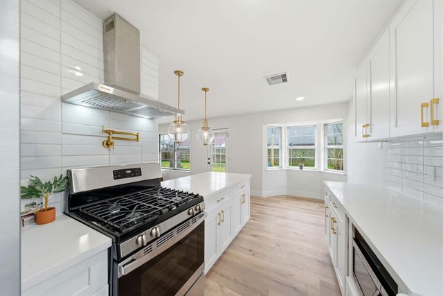 1201 Sandpiper Drive, Seabrook, TX 77586