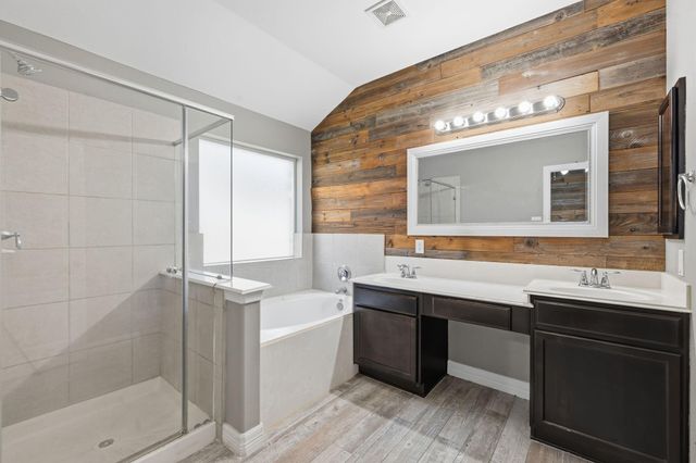 1715 Round Oak Lane, Conroe, TX 77304