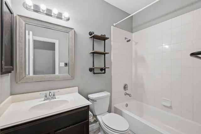 1715 Round Oak Lane, Conroe, TX 77304