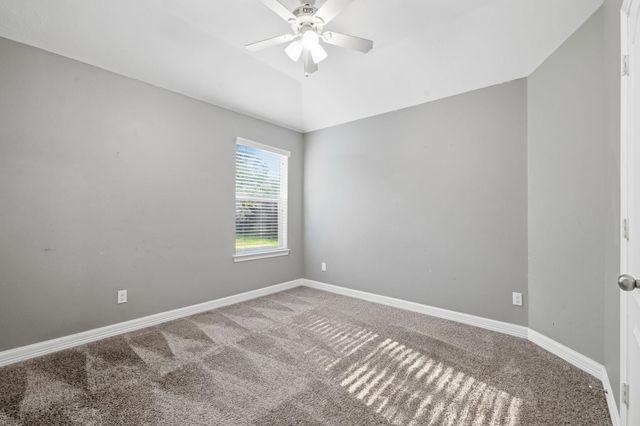 1715 Round Oak Lane, Conroe, TX 77304